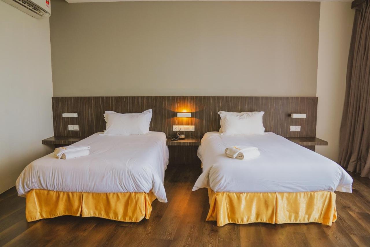 Roxy Hotel Serian Екстер'єр фото