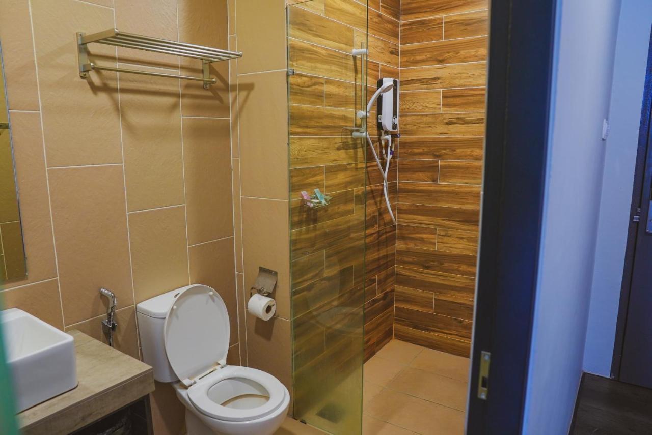 Roxy Hotel Serian Екстер'єр фото