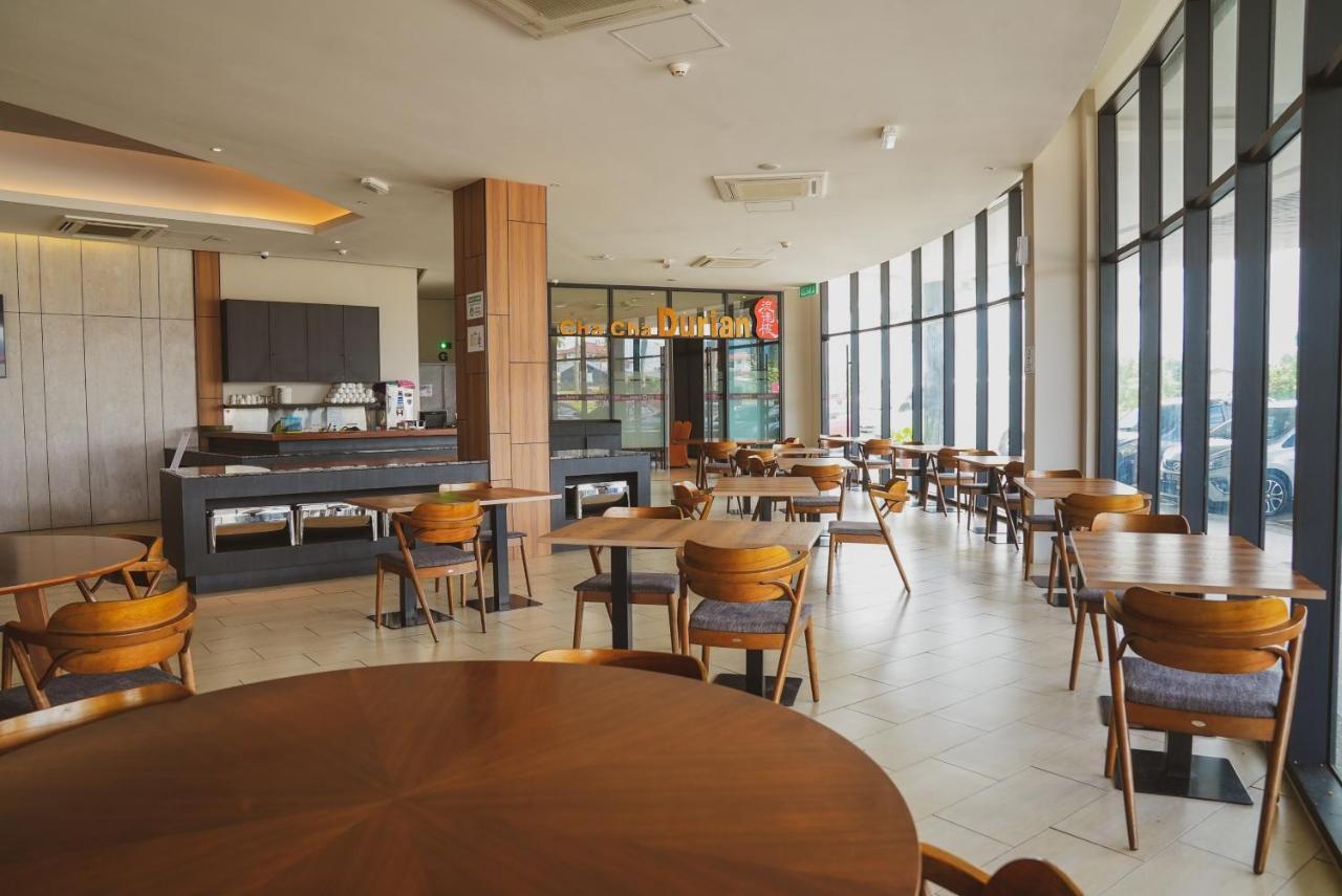 Roxy Hotel Serian Екстер'єр фото