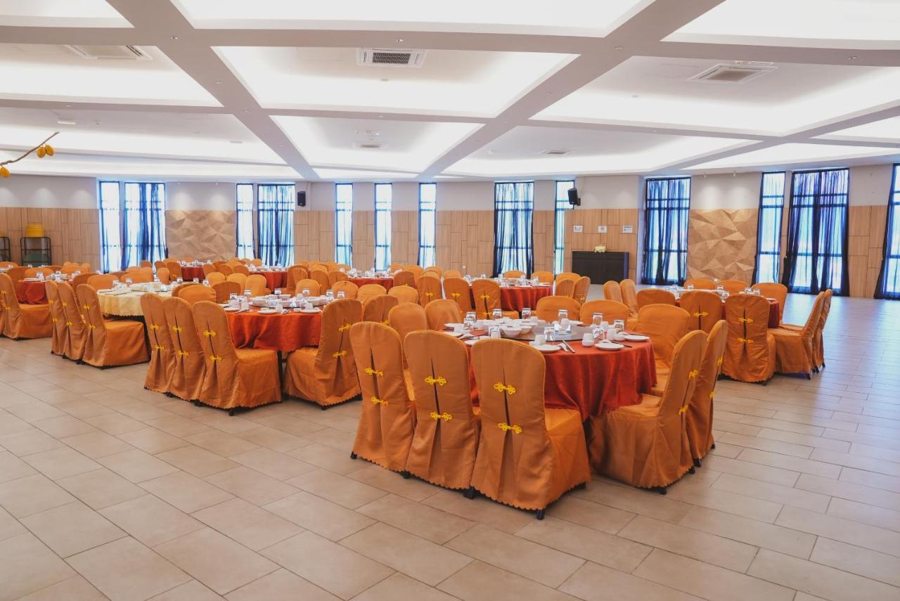 Roxy Hotel Serian Екстер'єр фото