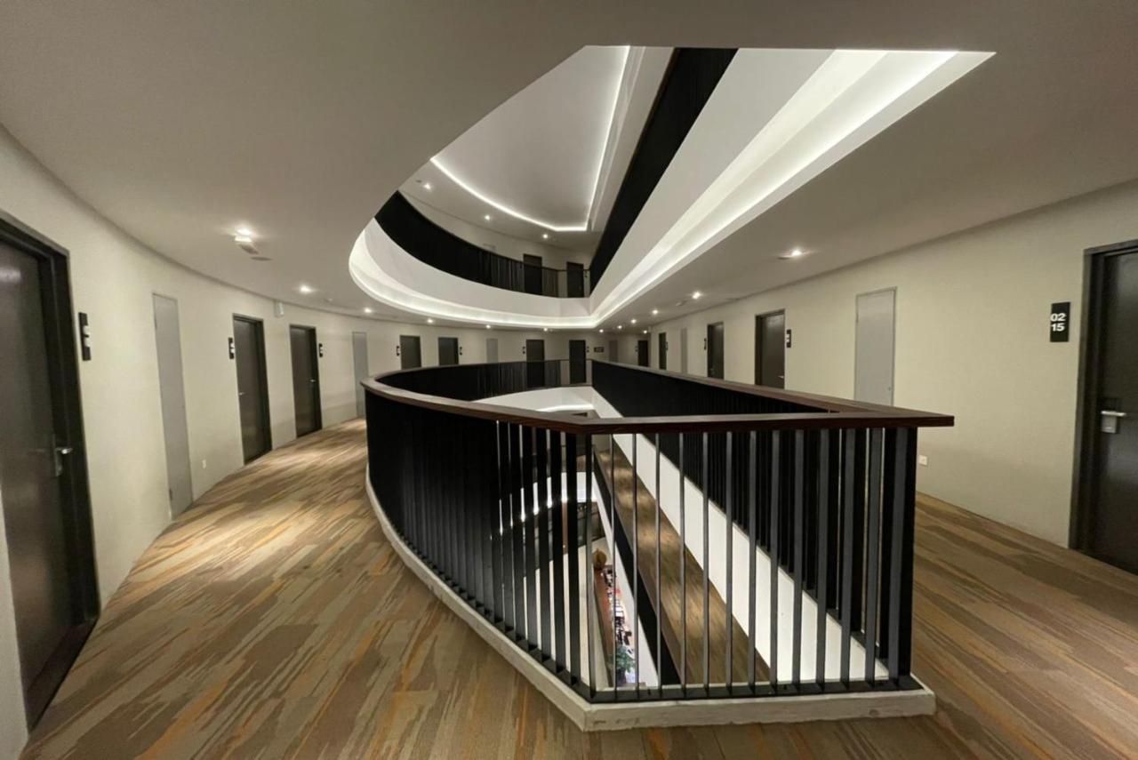 Roxy Hotel Serian Екстер'єр фото