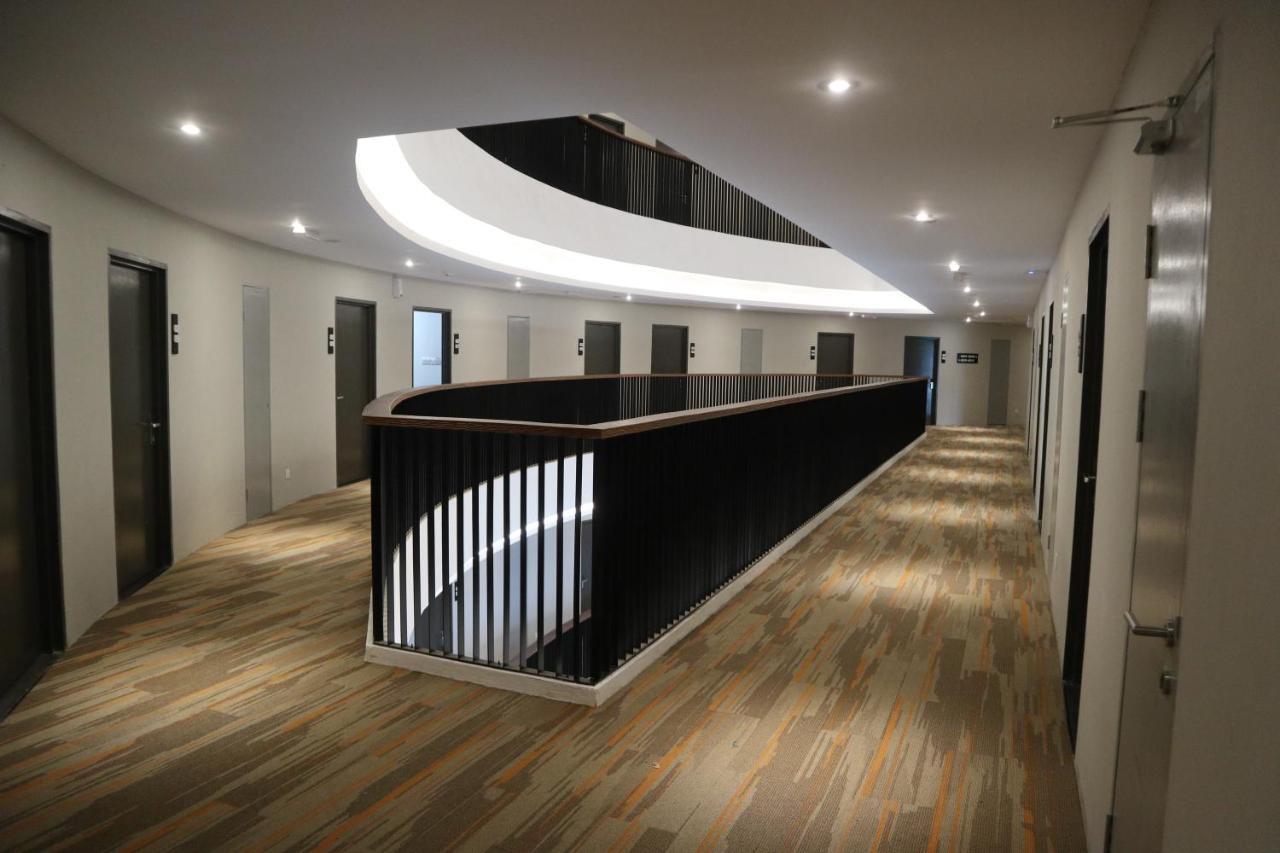 Roxy Hotel Serian Екстер'єр фото